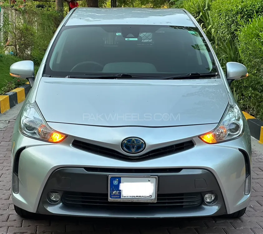 Toyota Prius Alpha 2018 for Sale in Lahore Image-1