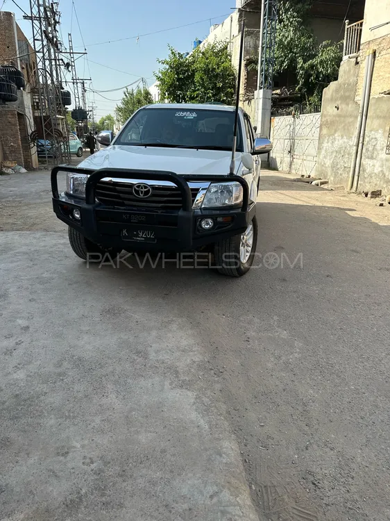 Toyota Hilux 2015 for Sale in Nowshera Image-1