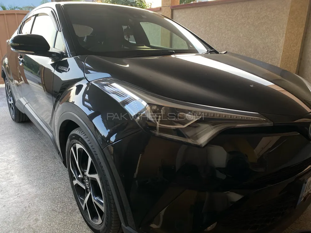 Toyota C-HR 2017 for Sale in Islamabad Image-1