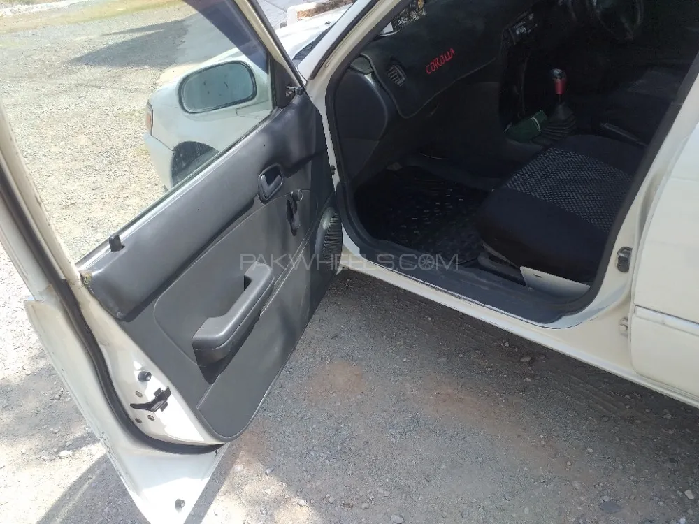 2001 toyota corolla store door panel