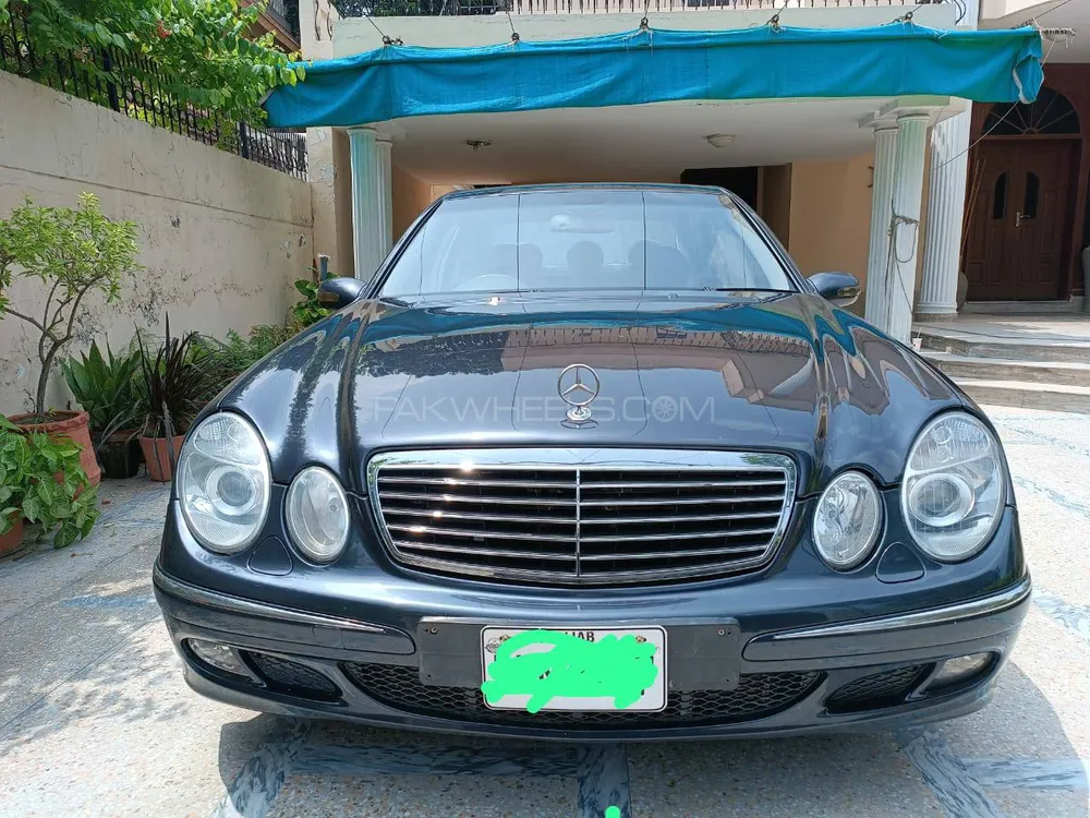 Mercedes Benz E Class 2004 for Sale in Lahore Image-1