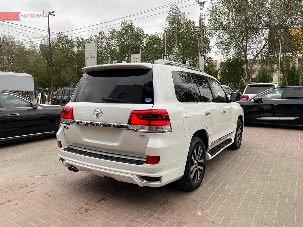 Make: Land Cruiser ZX G-frontier
Model: 2017
Mileage: 58,000 km
Reg year: 2018 

*Original Tv + 4 cameras  
*Back auto door
*Rear entertainment 
*Cool box
*Sunroof
*Radar
*7 seater

Calling and Visiting Hours

Monday to Saturday 

11:00 AM to 7:00 PM