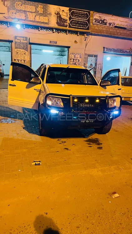 Toyota Hilux 2016 for Sale in Karachi Image-1