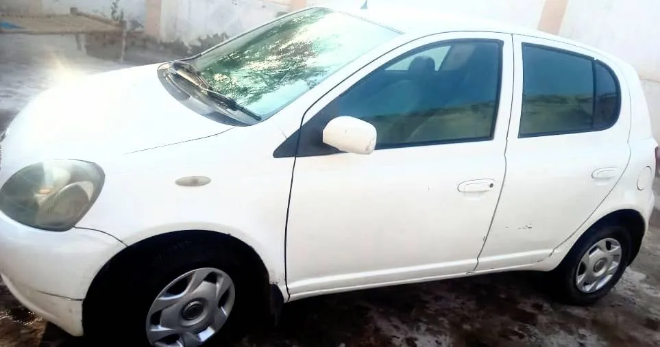 Toyota Vitz 1999 for Sale in Peshawar Image-1