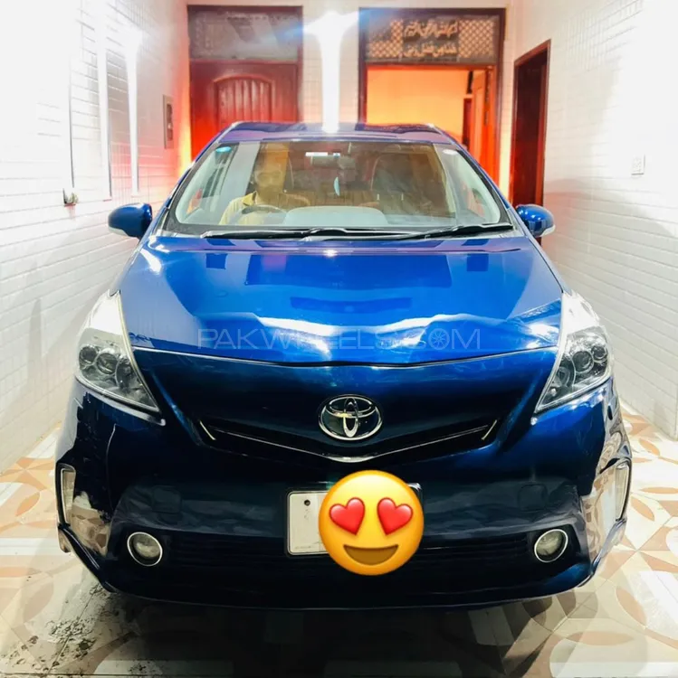 Toyota Prius Alpha 2013 for Sale in Lahore Image-1
