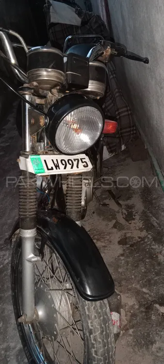 Suzuki old deals model bike olx