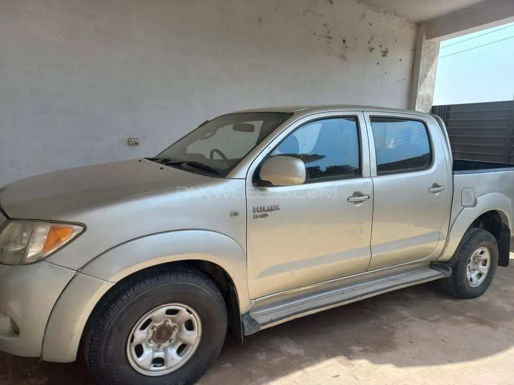 Toyota Hilux 2006 for Sale in Muzaffar Gargh Image-1