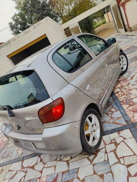 Toyota Vitz 2000 for Sale in Multan Image-1