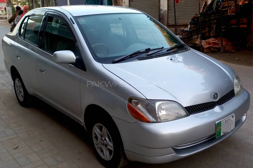 Toyota Platz 2001 for Sale in Lahore Image-1