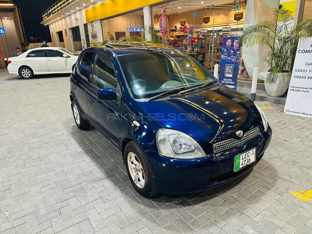 Toyota Vitz 2000 for Sale in Lahore Image-1