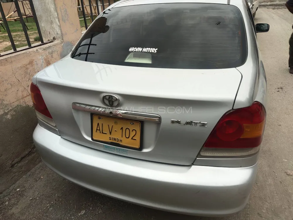 Toyota Platz 2004 for Sale in Karachi Image-1