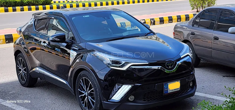 Toyota C-HR 2017 for Sale in Islamabad Image-1