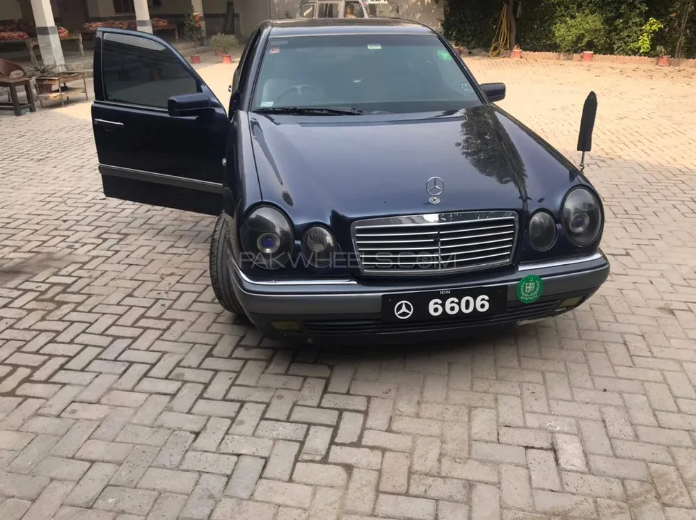 Mercedes Benz E Class 1998 for Sale in Swabi Image-1