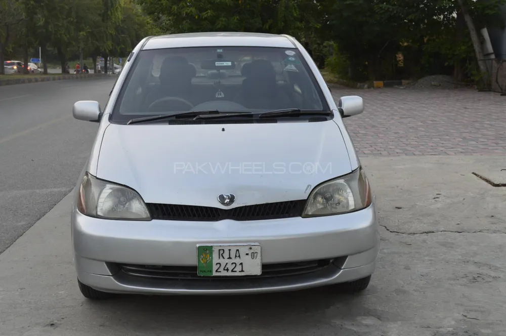 Toyota Platz 2000 for Sale in Islamabad Image-1
