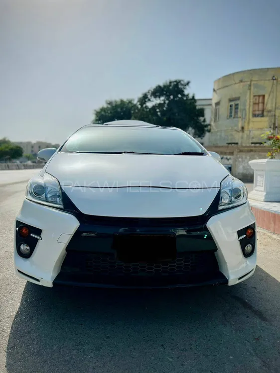 Toyota Prius 2015 for Sale in Karachi Image-1