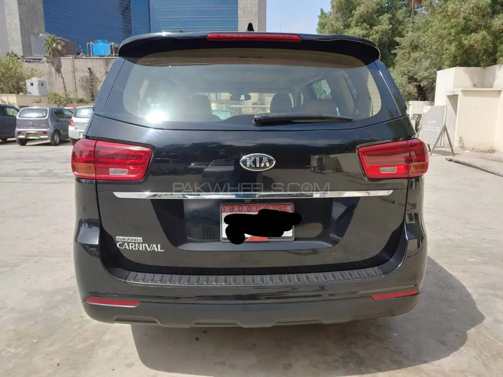 KIA Carnival 2018 for Sale in Karachi Image-1