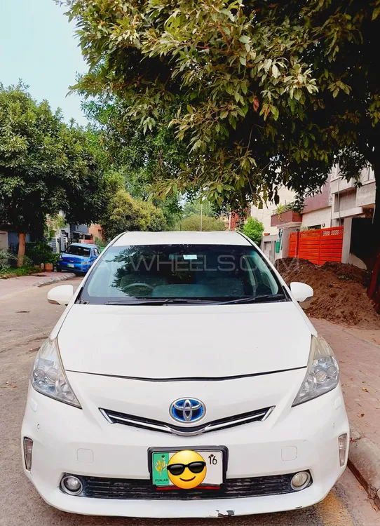 Toyota Prius Alpha 2013 for Sale in Lahore Image-1
