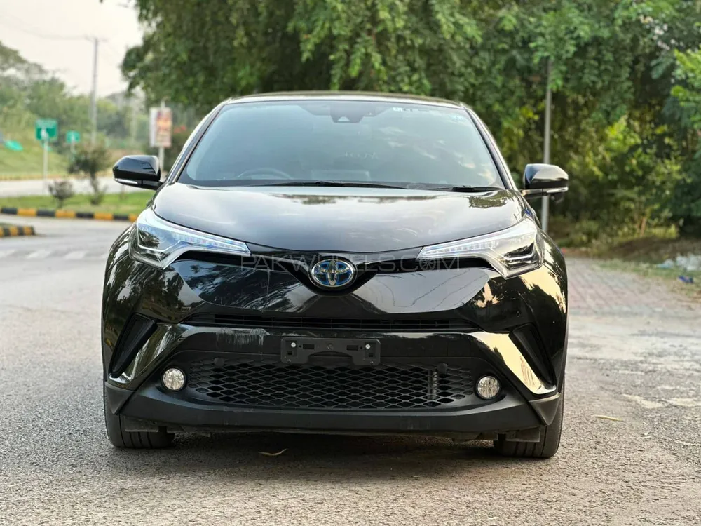 Toyota C-HR 2018 for Sale in Islamabad Image-1