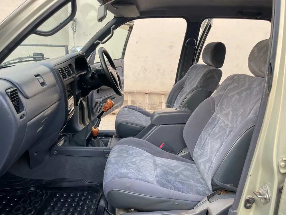 Toyota Hilux 2002 for Sale in Bahawalpur Toyota Hilux 2002 for Sale in Bahawalpur Image-8