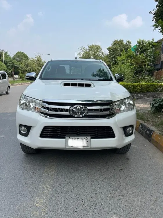 Toyota Hilux 2016 for Sale in Islamabad Image-1