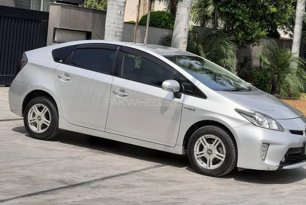 Toyota Prius 2015 for Sale in Lahore Image-1