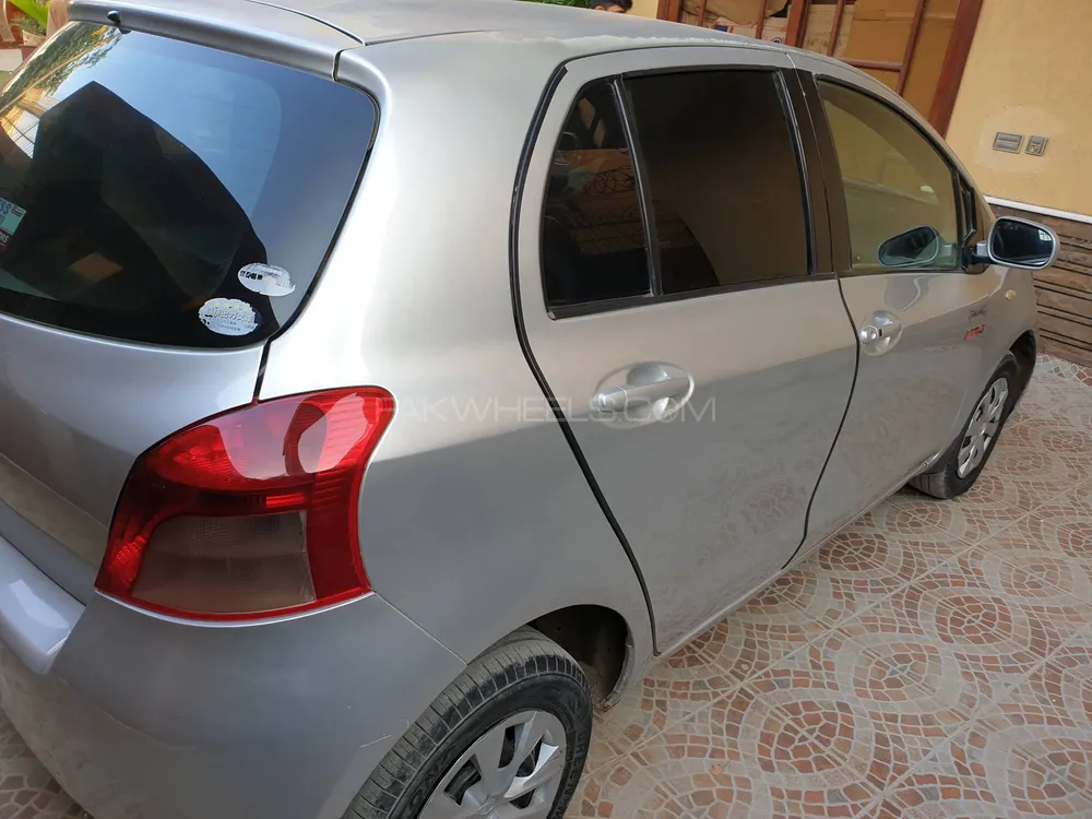 Toyota Vitz 2005 for Sale in Karachi Image-1