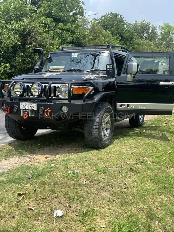 Toyota Fj Cruiser 2014 for Sale in Lahore Image-1
