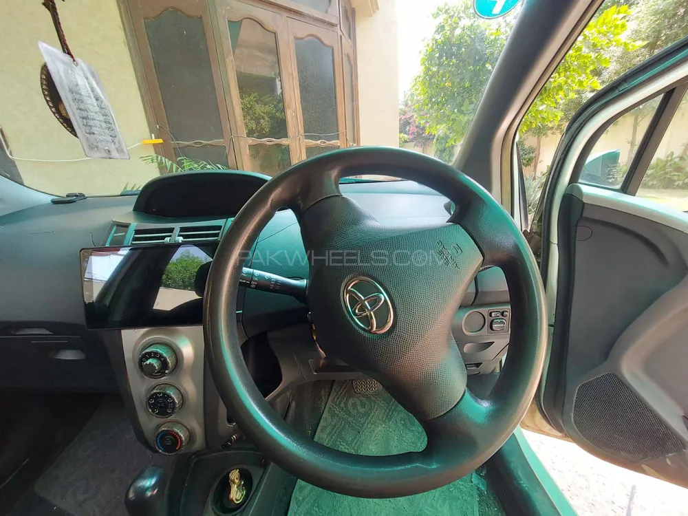 Toyota Vitz 2005 for Sale in Multan Image-1