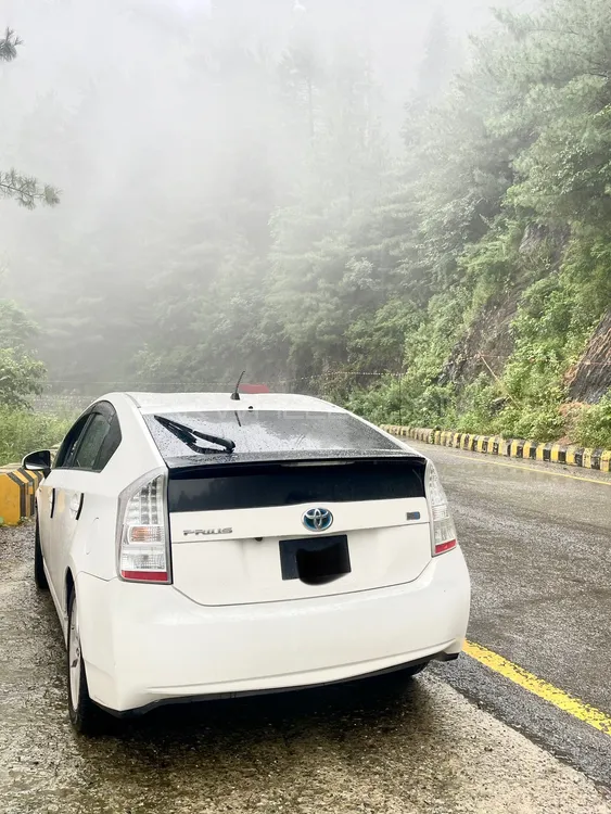 Toyota Prius 2011 for Sale in Peshawar Image-1
