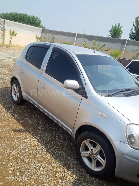 Toyota Vitz 2000 for Sale in Charsadda Image-1