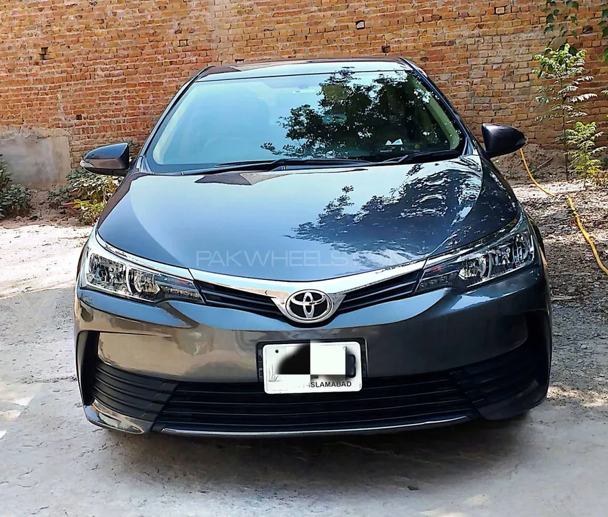 Toyota Corolla 2018 for Sale in Peshawar Image-1