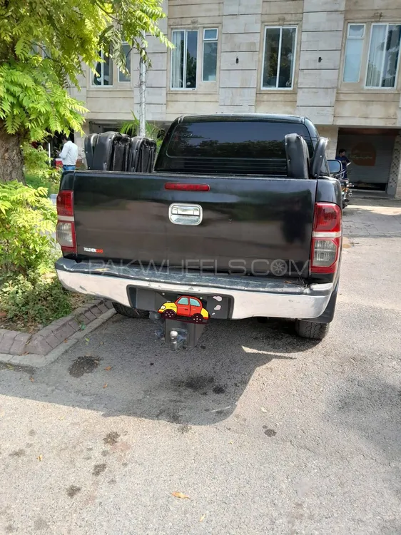 Toyota Hilux 2010 for Sale in Islamabad Image-1