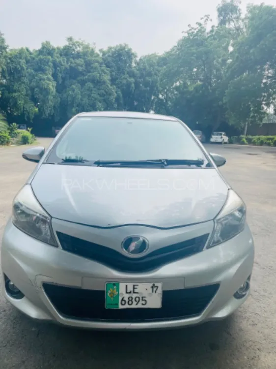 Toyota Vitz 2017 for Sale in Lahore Image-1