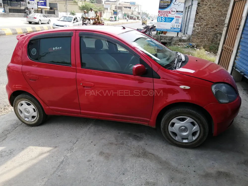 Toyota Vitz 2001 for Sale in Mardan Image-1