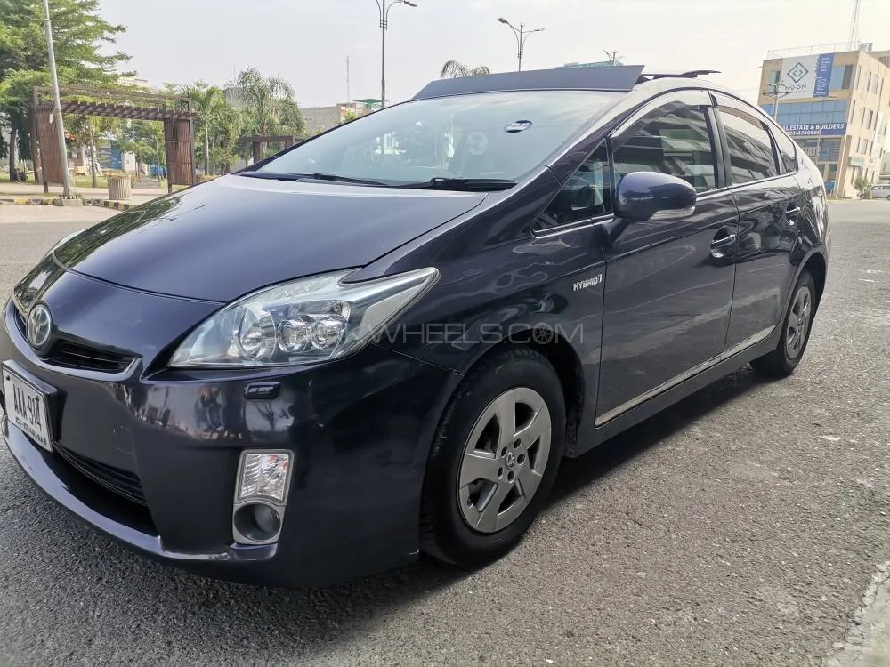 Toyota Prius 2011 for Sale in Lahore Image-1
