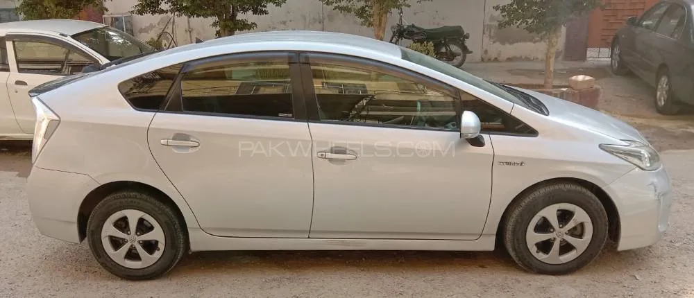 Toyota Prius 2015 for Sale in Karachi Image-1