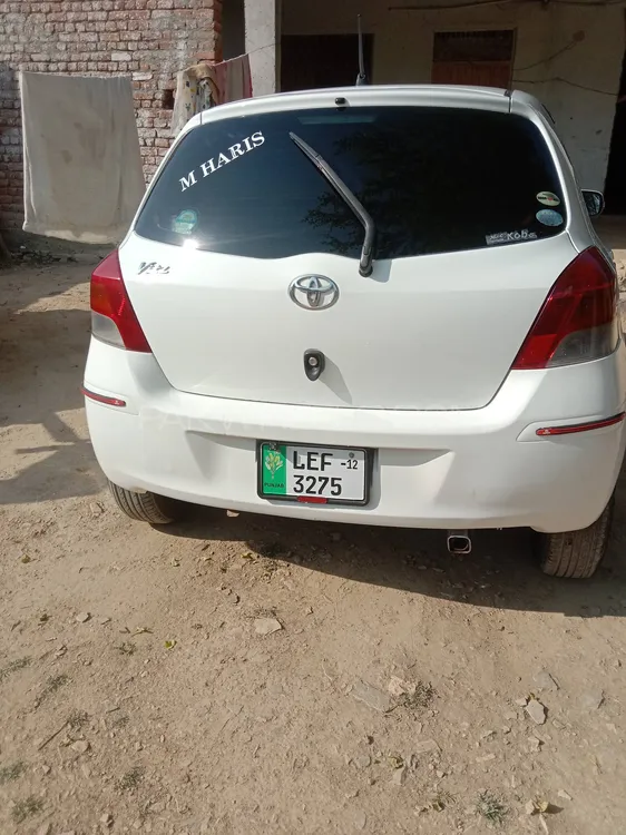 Toyota Vitz 2010 for Sale in Mardan Image-1