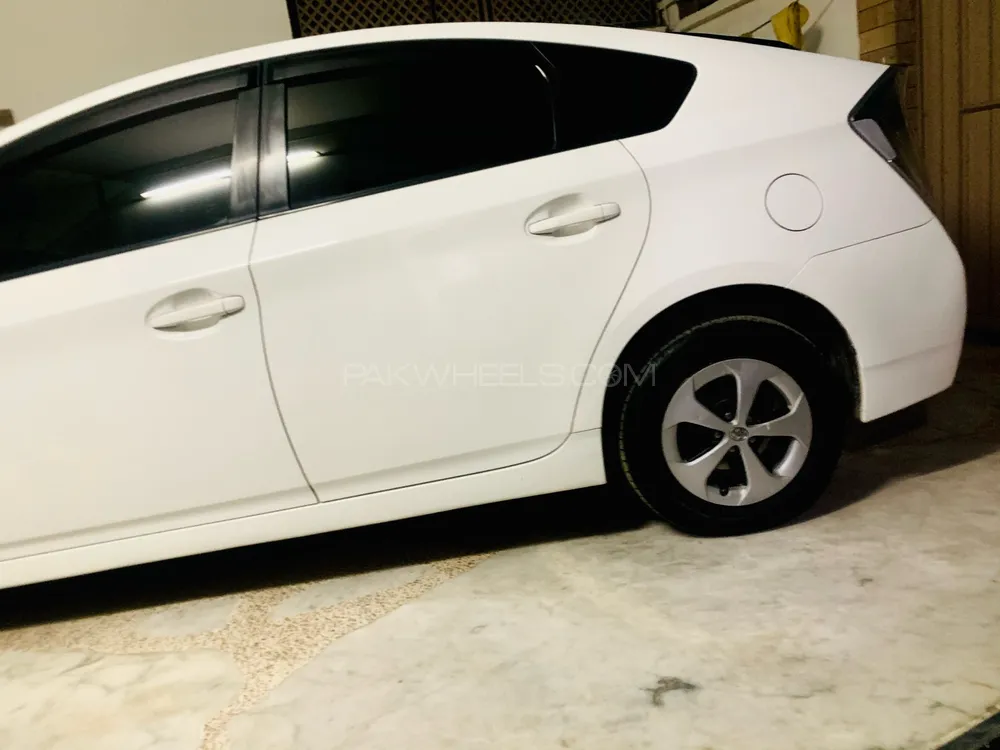Toyota Prius 2013 for Sale in Peshawar Image-1