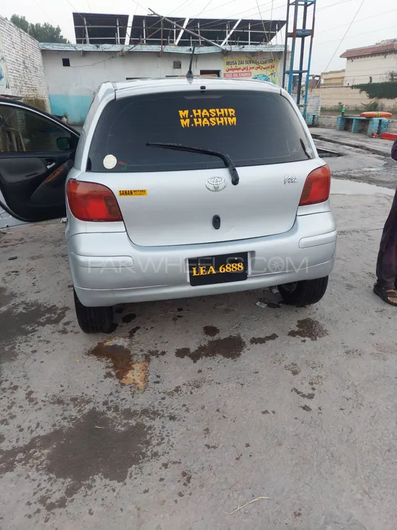 Toyota Vitz 2004 for Sale in Peshawar Image-1