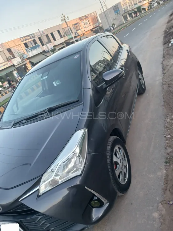 Toyota Vitz 2017 for Sale in Gujranwala Image-1