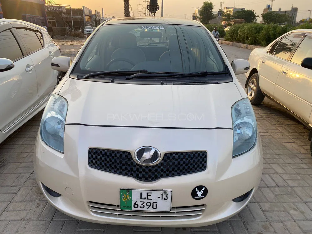 Toyota Vitz 2007 for Sale in Peshawar Image-1