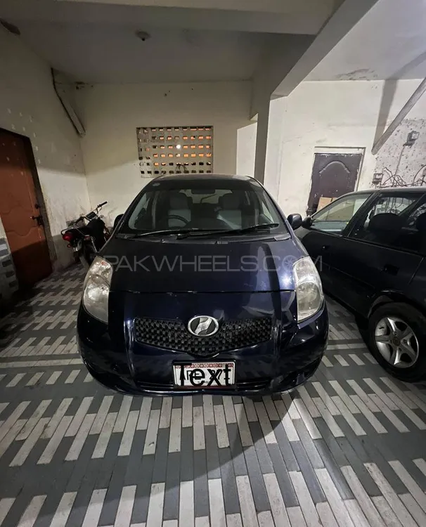 Toyota Vitz 2005 for Sale in Karachi Image-1