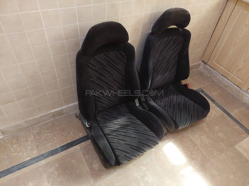 Toyota corolla GT model front seats Image-1