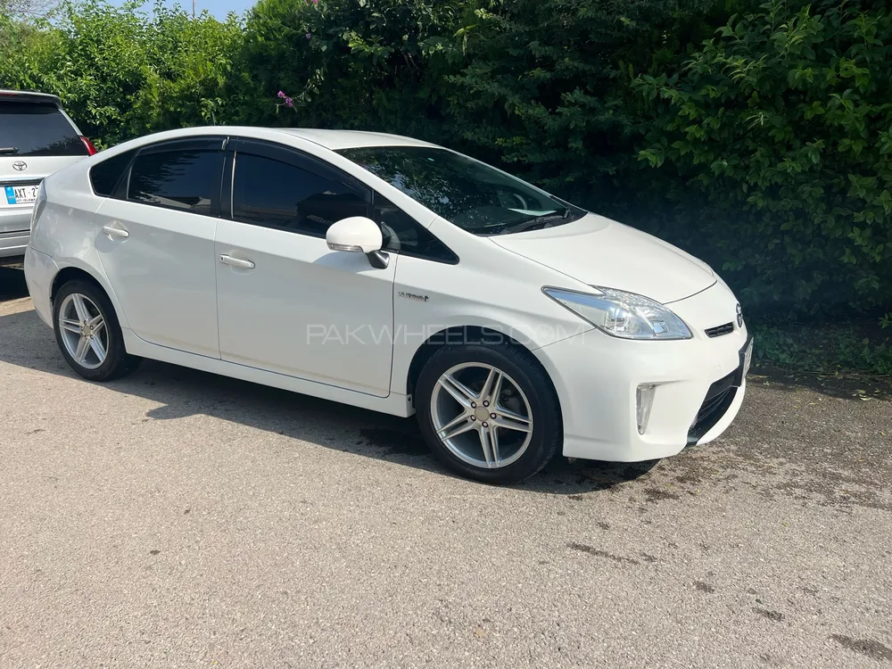 Toyota Prius 2013 for Sale in Islamabad Image-1