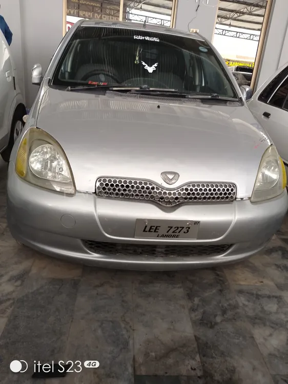 Toyota Vitz 2000 for Sale in Peshawar Image-1
