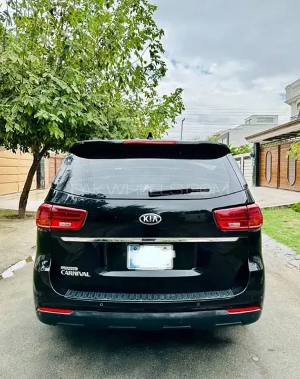 KIA Carnival 2019 for Sale in Lahore Image-1