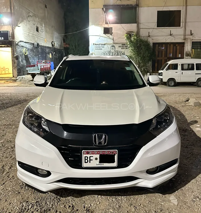 Honda Vezel 2015 for Sale in Karachi Image-1