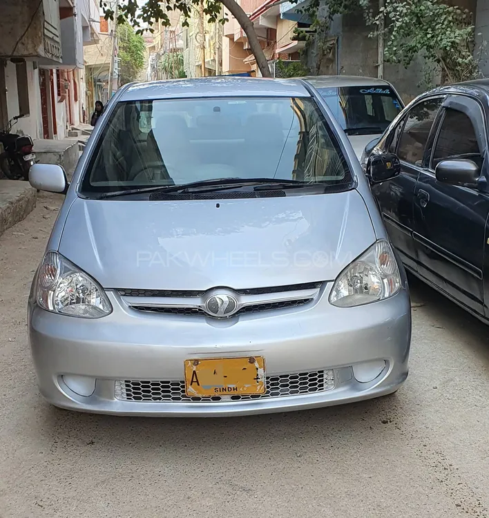 Toyota Platz 2004 for Sale in Karachi Image-1