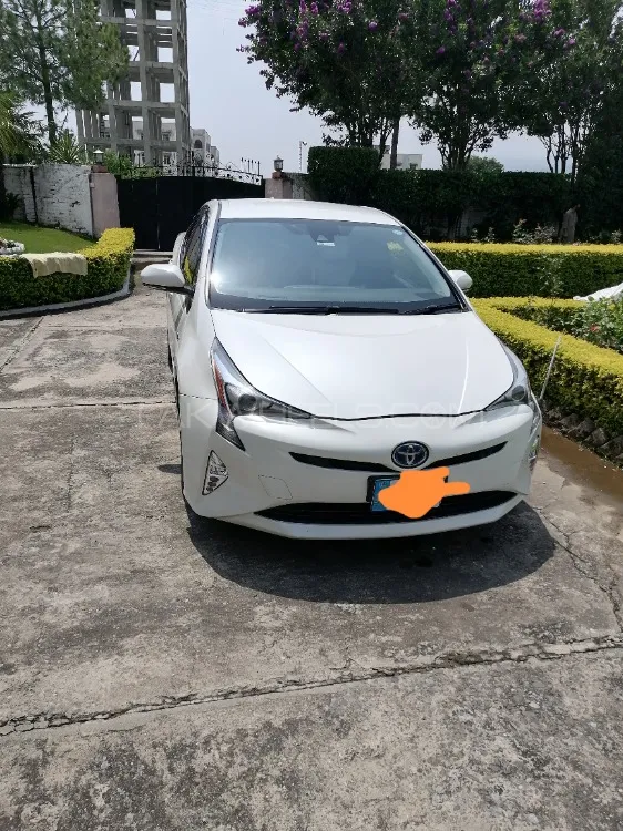 Toyota Prius 2016 for Sale in Abbottabad Image-1