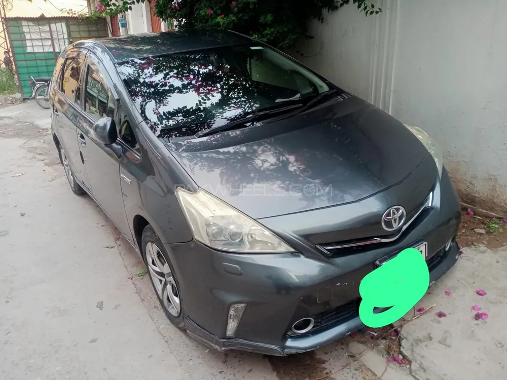 Toyota Prius Alpha 2013 for Sale in Rawalpindi Image-1